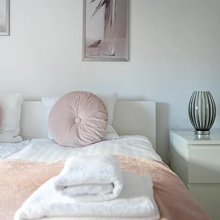 Apartment Rentplanet - Smolna *